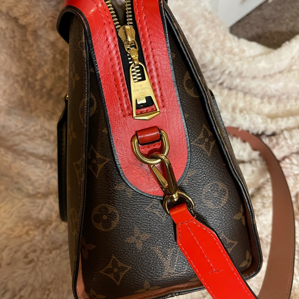 Louis Vuitton - Picture 3 of 8
